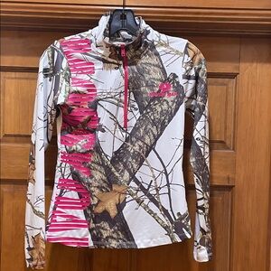 Mossy Oak Camo 1/4 zip with Pink Highlights
